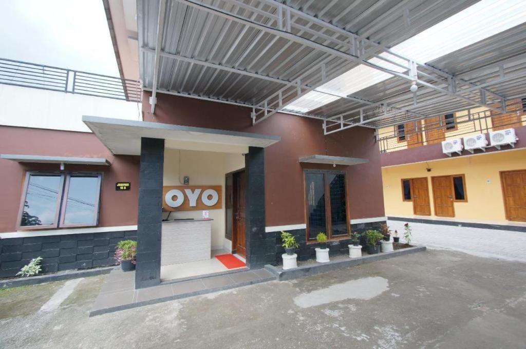 Oyo 347 Bayang Brothers Guest House Maguwo Zewnętrze zdjęcie