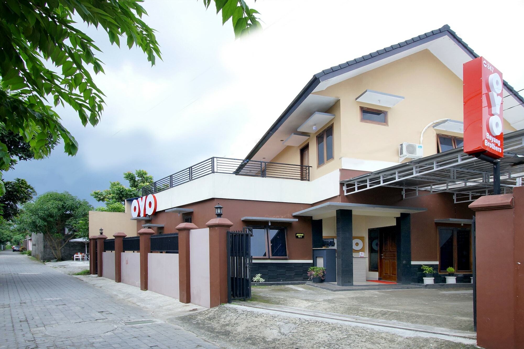 Oyo 347 Bayang Brothers Guest House Maguwo Zewnętrze zdjęcie